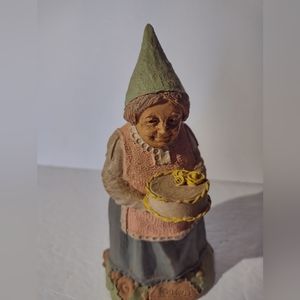 Tom Clark Cake Walk Gnome No. 64 2000 has wear on Paint. In Good Condition.